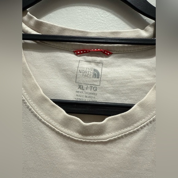 North Face Lifestyle Long sleeve tshirt size XL in cream - Picture 3 of 7